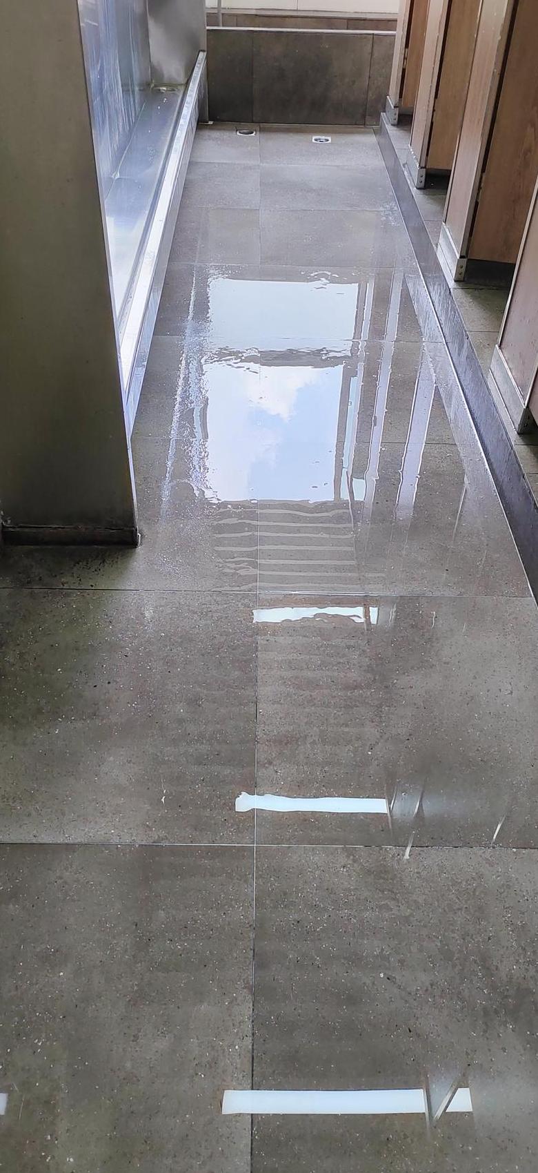 马桶冲水溅水问题解决攻略