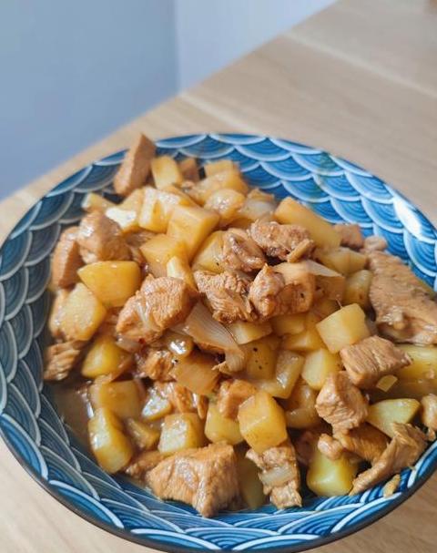 鸡肉土豆炖法详解：家常美味炖鸡教程
