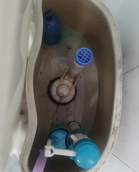 马桶进水阀更换教程及技巧