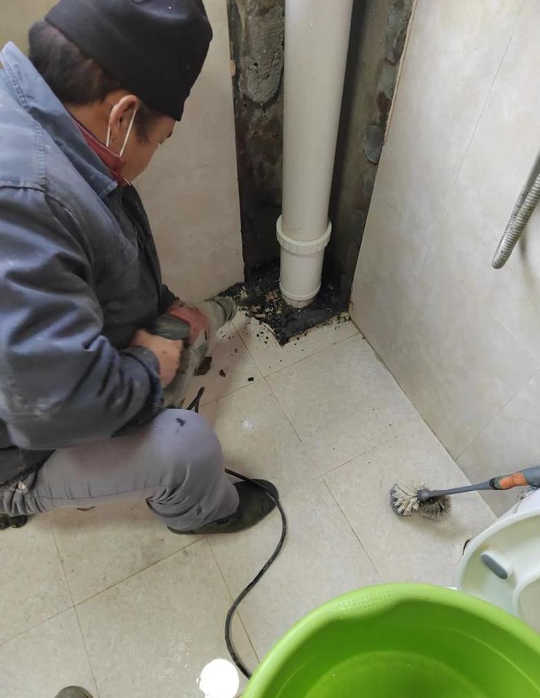 卫生间下水道漏水维修