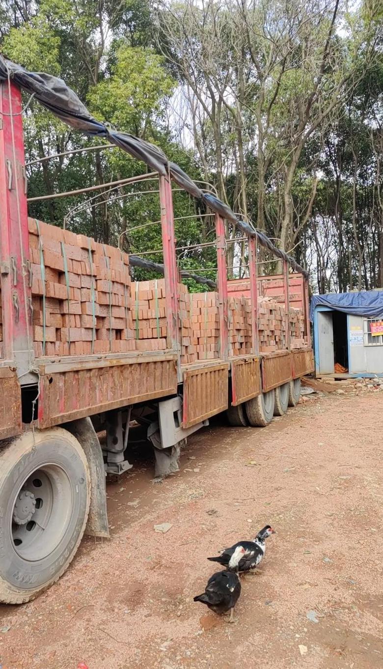 红砖价格解析：地区、数量及品质影响成本
