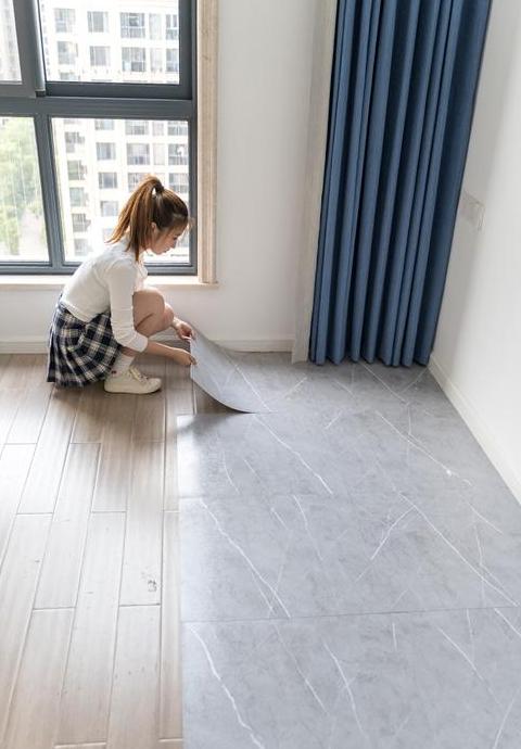 卫生间防水贴纸与瓷砖哪种更耐用？