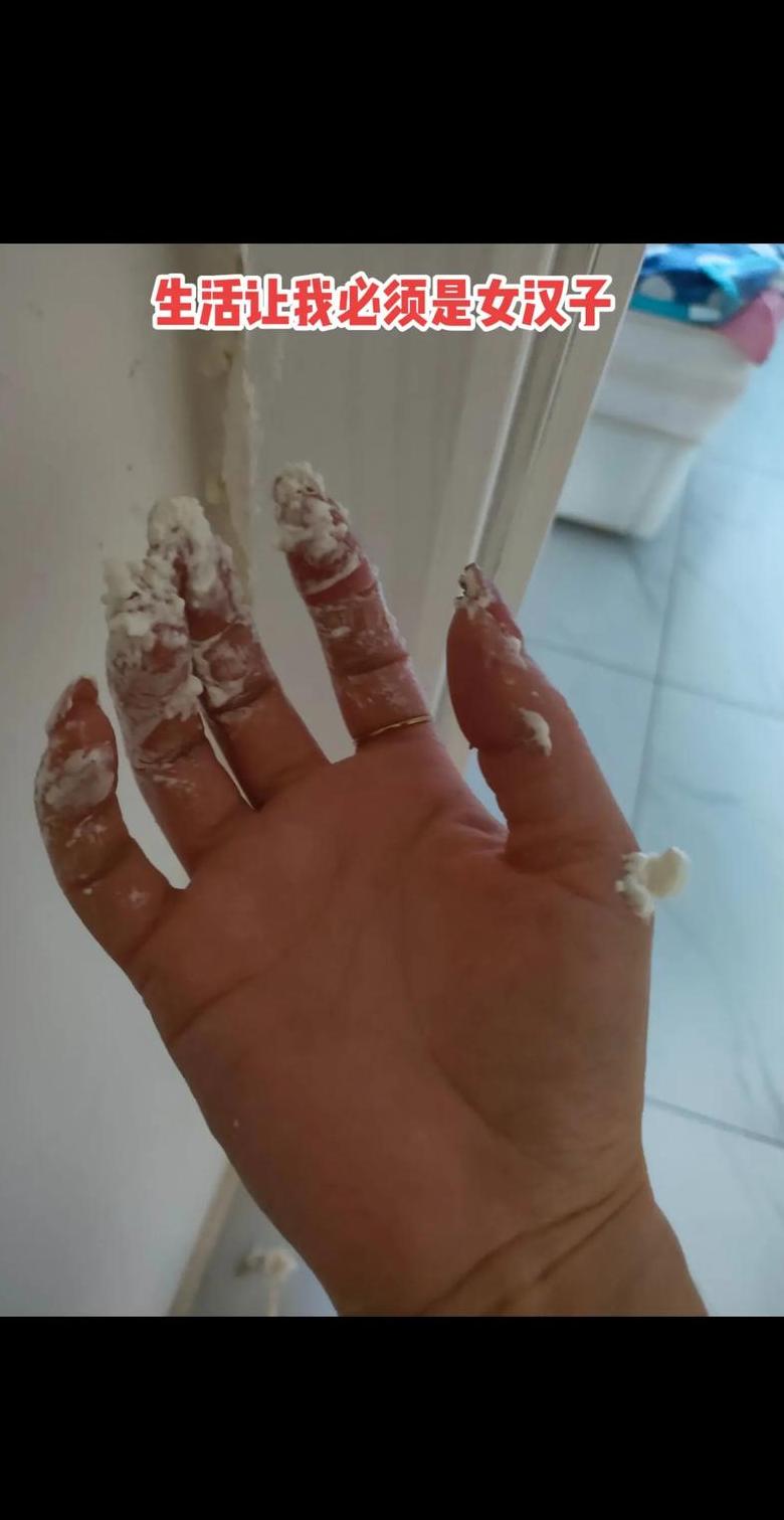 手上的黑色玻璃胶清洗攻略，轻松应对小困扰