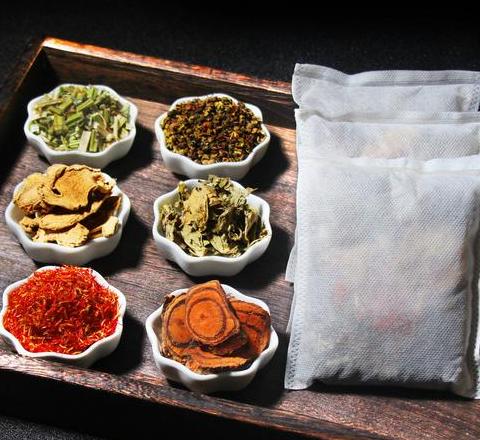 泡脚粉好还是原料包好