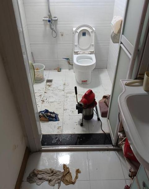 卫生间下水道漏水归谁维修