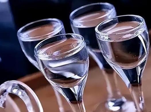 白酒后4小时喝啤酒？饮酒注意事项解析
