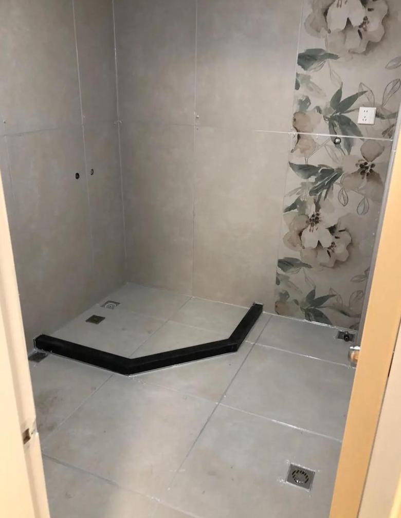 瓷砖美缝清洁：硬水泥缝隙处理技巧