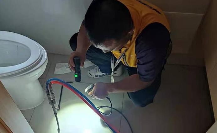 防水补漏卫生间漏水最快2小时维修
