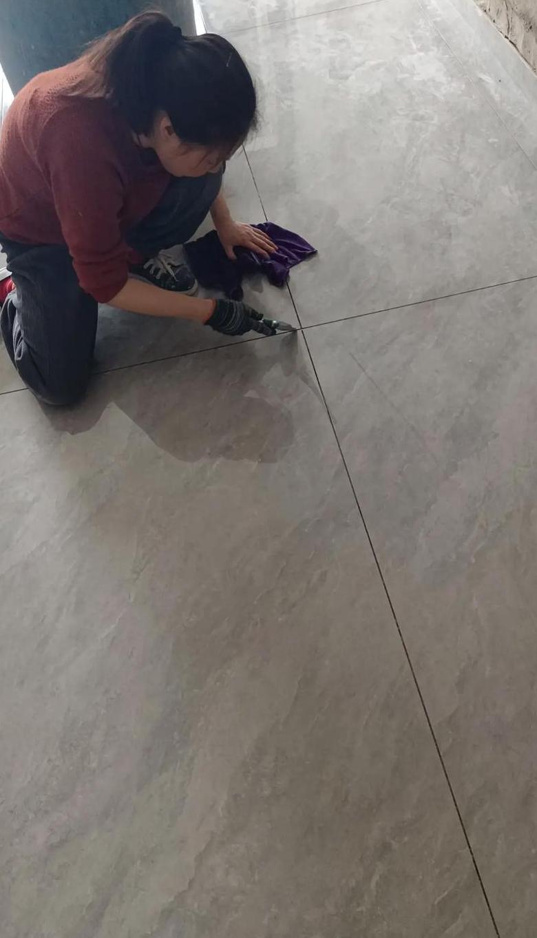 瓷砖美缝缝隙返潮怎么办