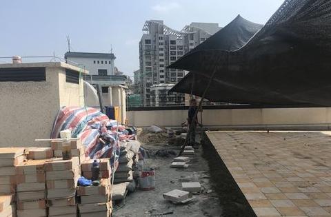 屋面铺瓷砖
