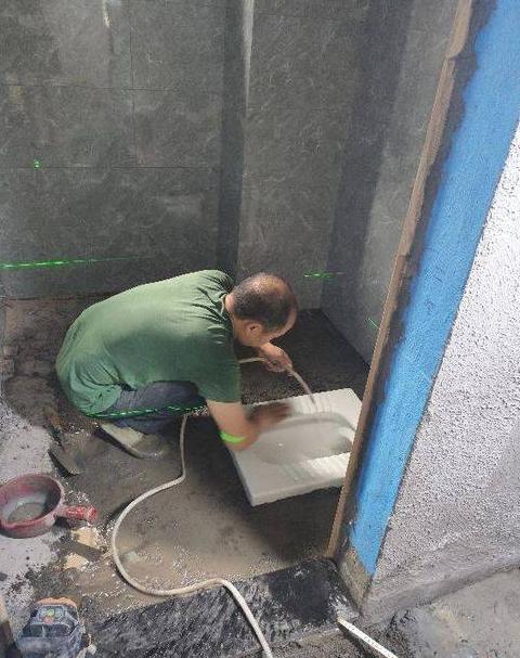蹲便器水泥残留清洁妙招