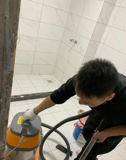 如何清理瓷砖缝隙水泥