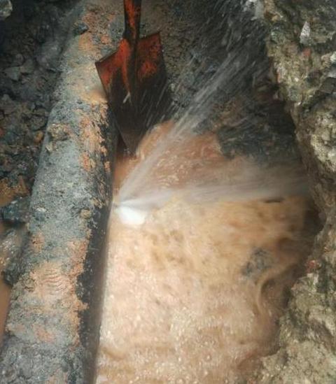 地下自来水管漏水怎么处理