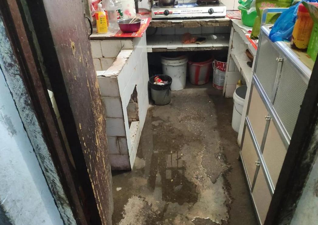 厨房下水道堵塞往上冒水