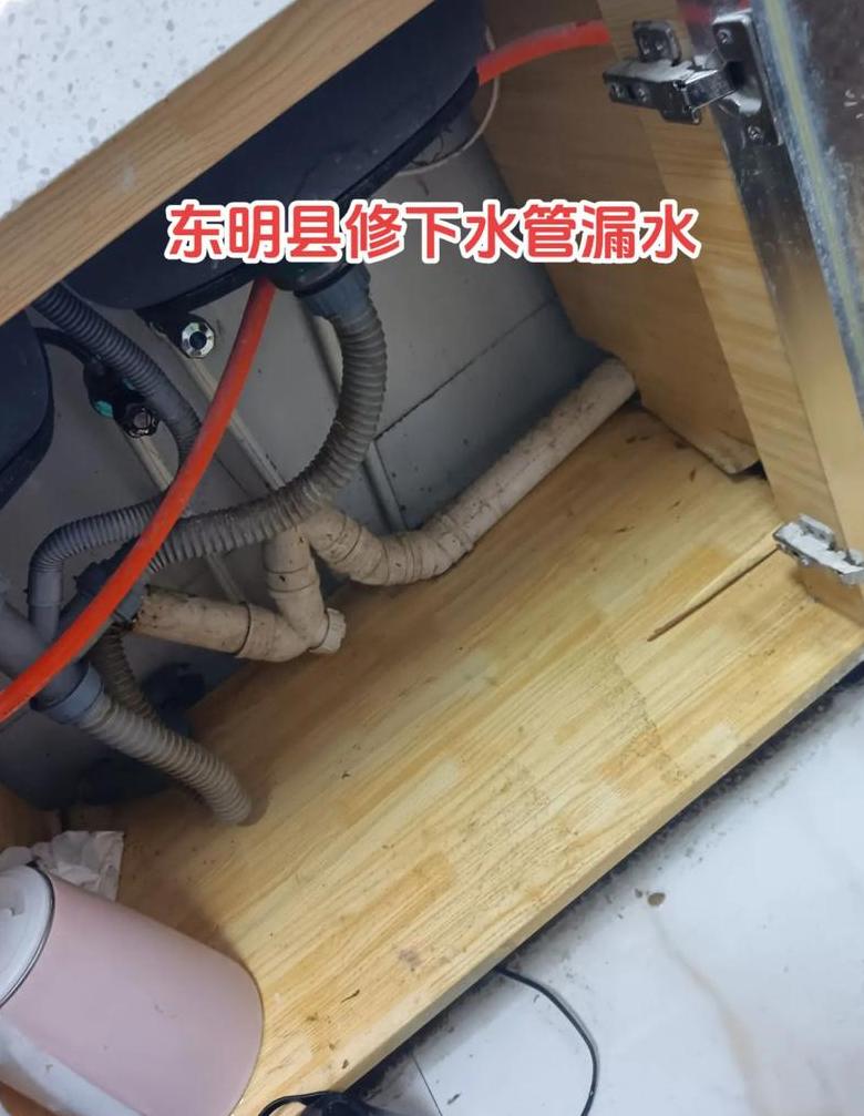 水管漏水？专业师傅这样修！