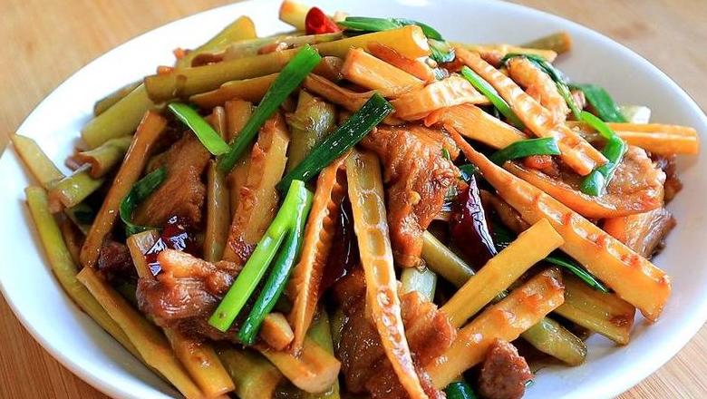 家常竹笋炒五花肉做法，春季美味佳肴