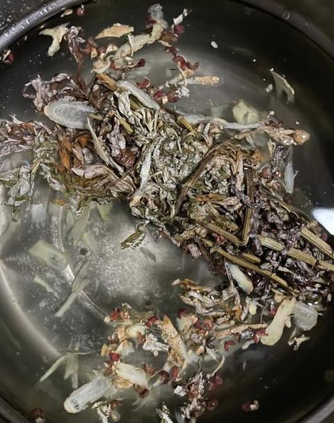 艾草和生姜熬水泡脚能去湿气吗