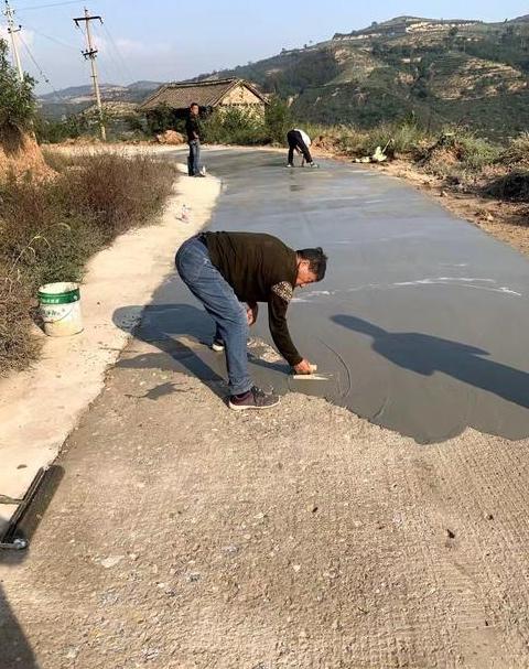 水泥路面裂缝修复方法大揭秘