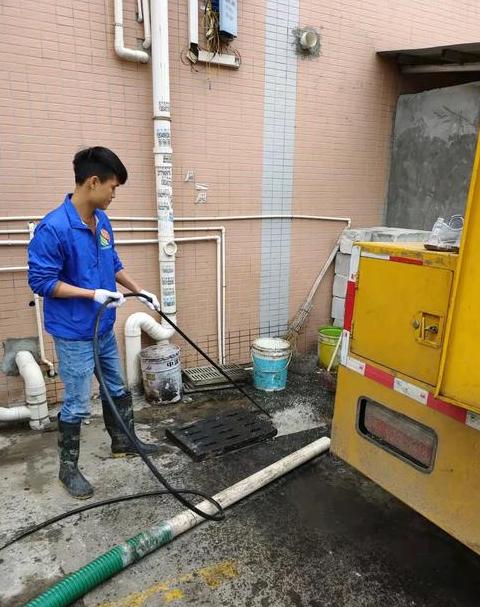 下水道反味维修指南：专业团队一览