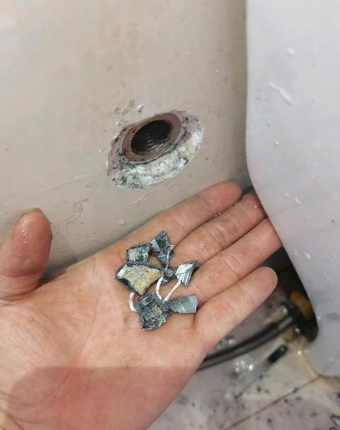 太阳能热水器漏水维修指南